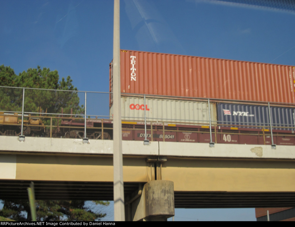 DTTX 885041 rolls over the Park Ave bridge
