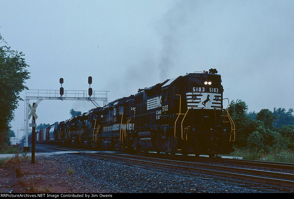 A southbound passes the signals at Courtenay