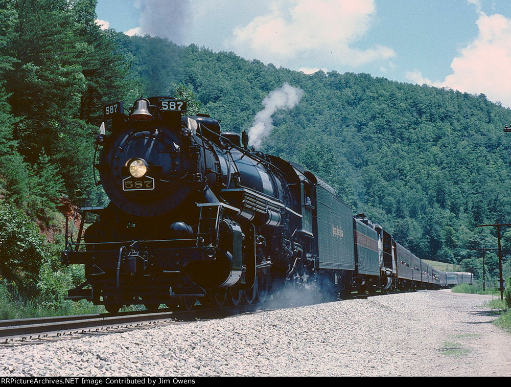 Westbound up the loops, headed for Asheville.