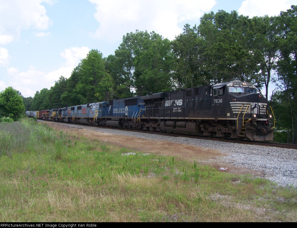 NS 371's Consist with KCS power