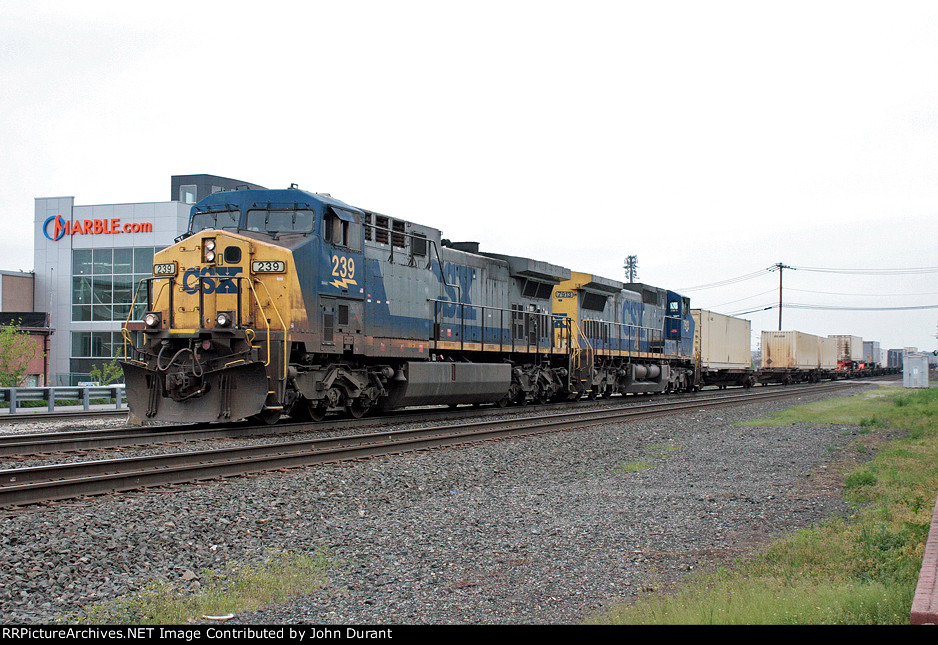 CSX 239 on Q-010