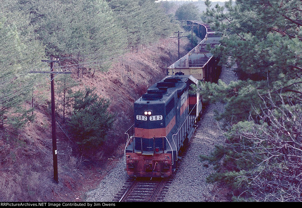 A CSX local on the old Clinchfield heads north back to Bostic Yard. This location is just north of the Broad River bridge.