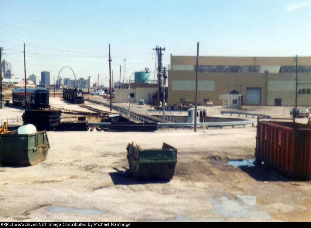 Mopac Ewing Ave. turntable pit