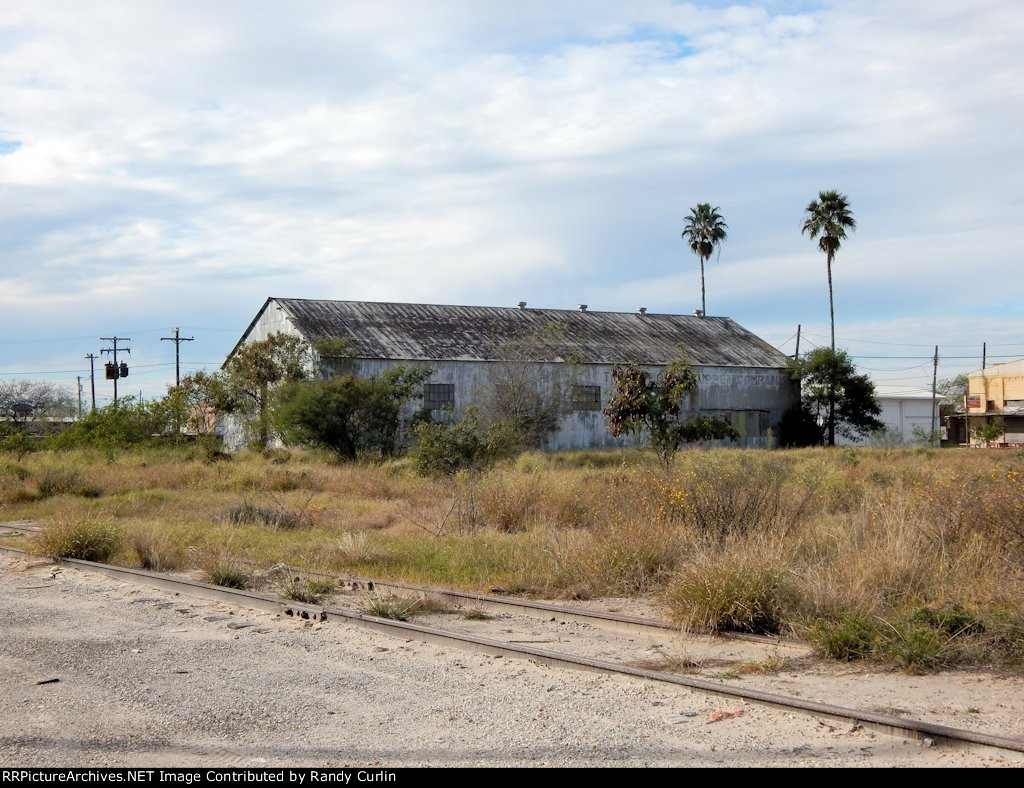 Disconnected Team Track