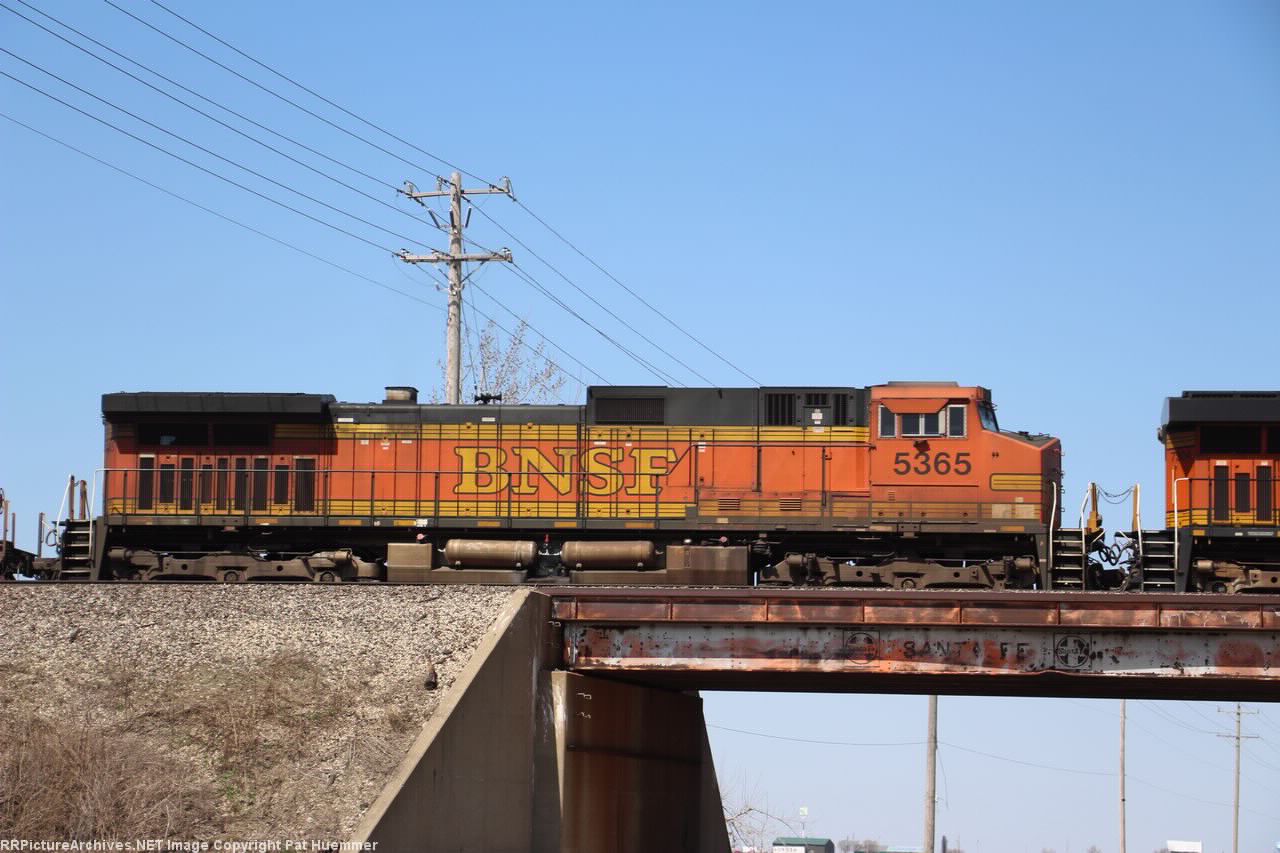 BNSF 5365
