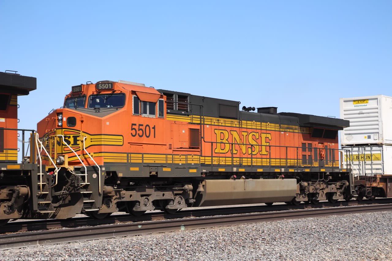 BNSF 5501