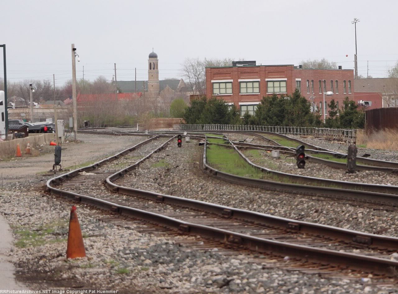 IU interlocking tracks
