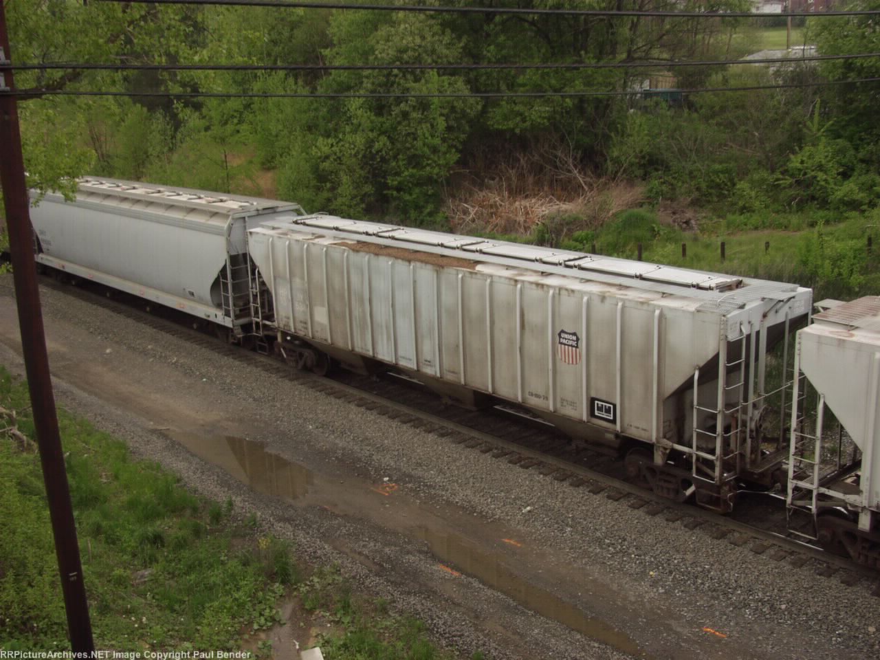 EX-UP Covered hopper with ghost reporting marks