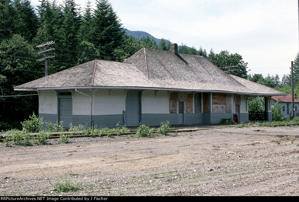 Cedar Falls, Washington depot