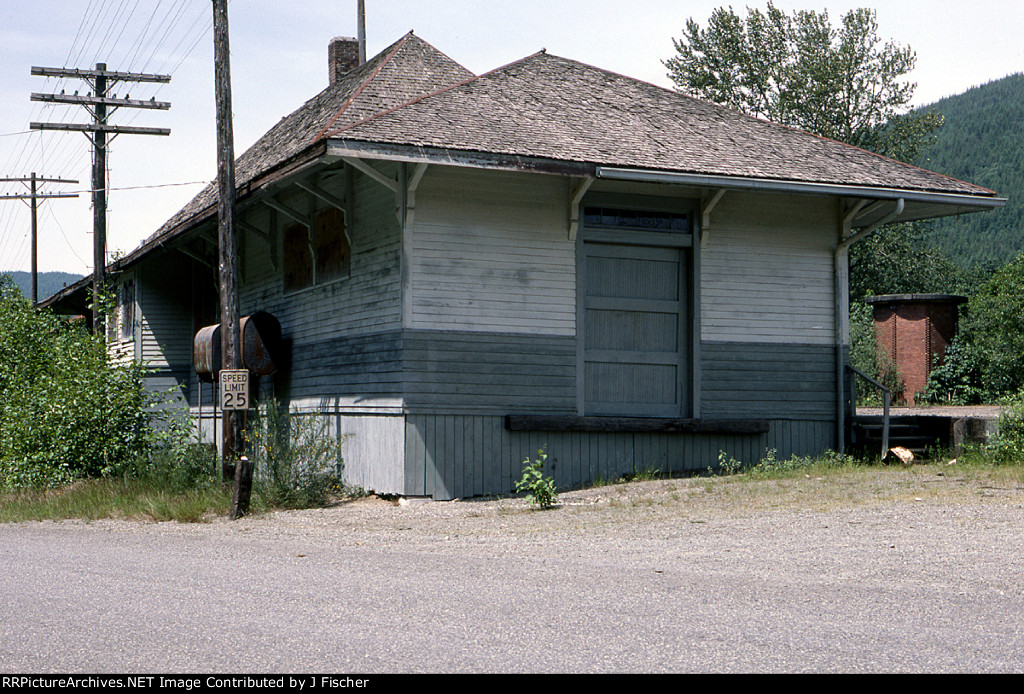 Cedar Falls, Washington depot