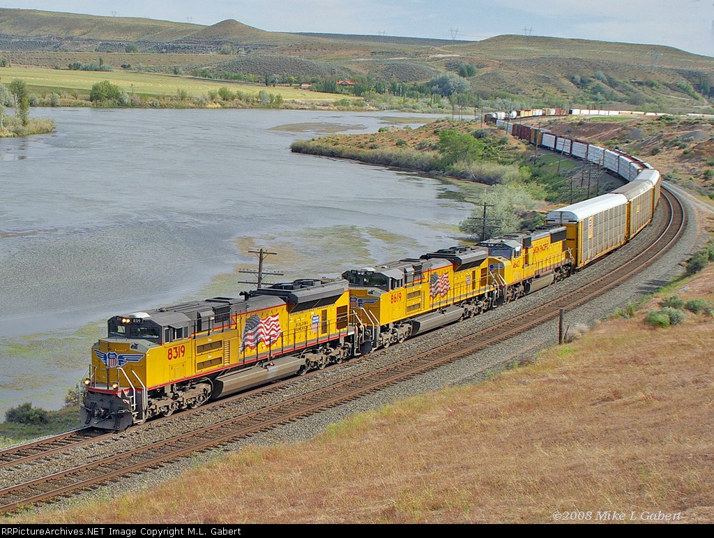 UP SD70ACe 8319 rolls along the banks of the Snake River.