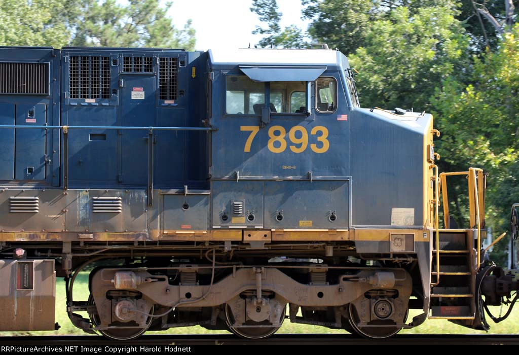 CSX 7893 has some irregularly spaced cab numbers