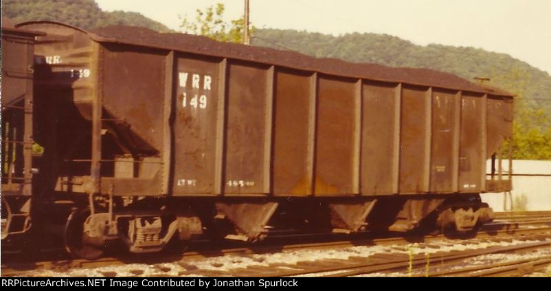 WNFR 149, ex-C&O, three-bay hopper