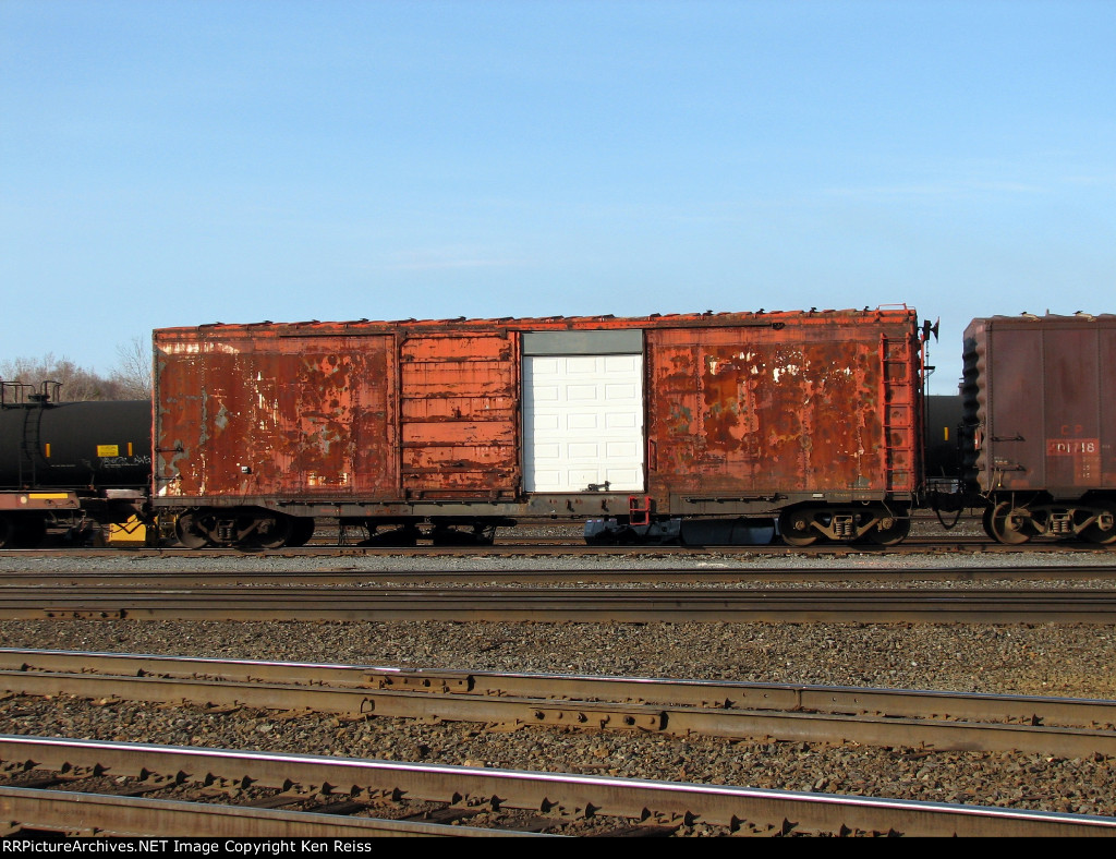 CP 42811 MoW Boxcar with Overhead Door