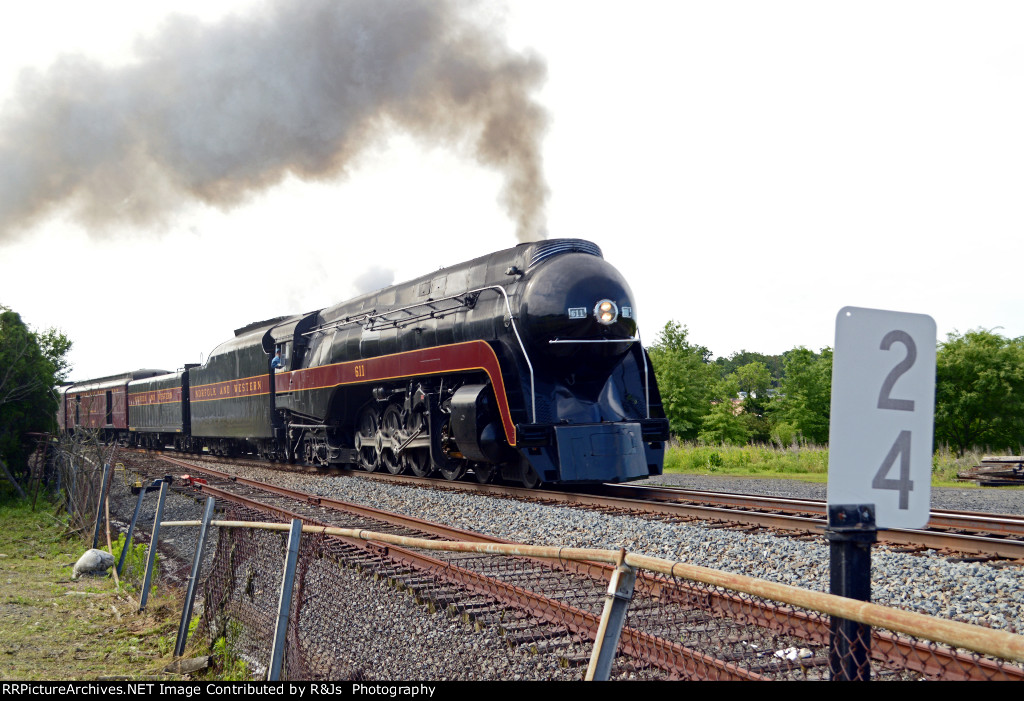 N&W 611 Steams past Allison