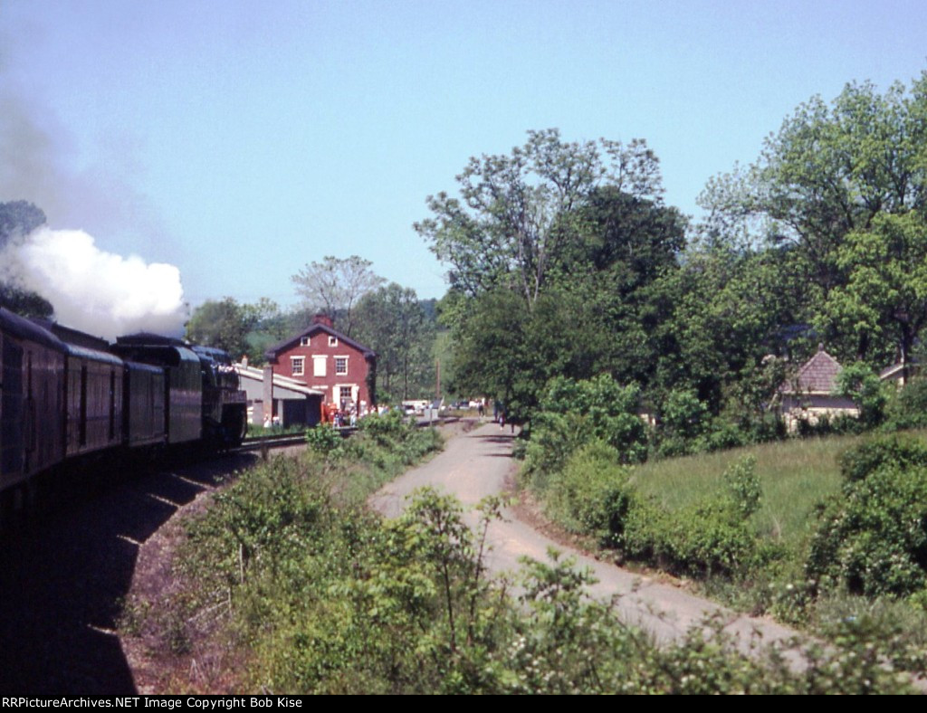 Approaching Delaplane