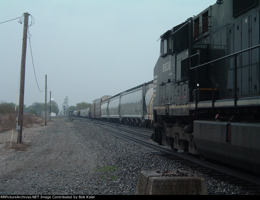 NS 8938 slowly moves down track to switch to head west