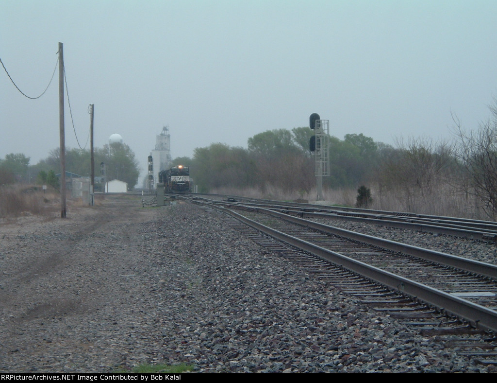 NS 8938 backing to cars  to head north