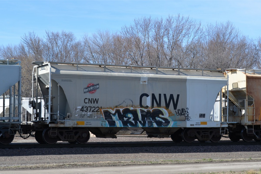 CNW 437221