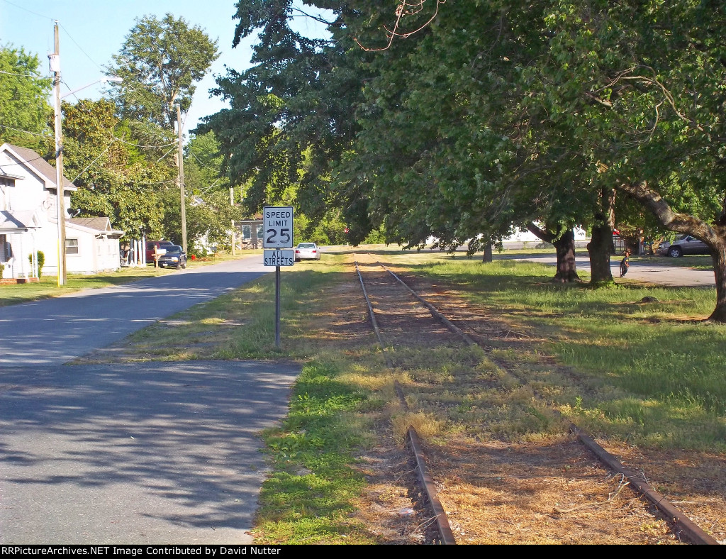 Along of the NE Railroad Ave