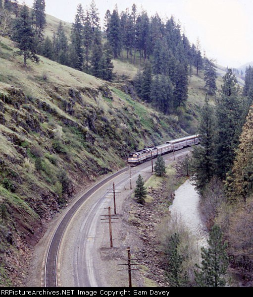 AmTrak Pioneer heading west