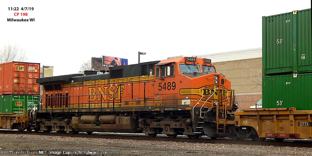 Surprising colors with 198s DPU approaches the depot