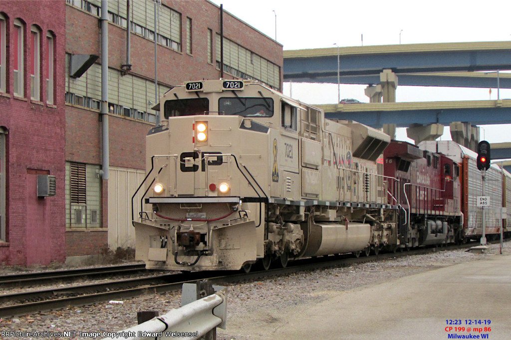 Daily intermodal 199 led by the new SD70ACU Army tribute loco