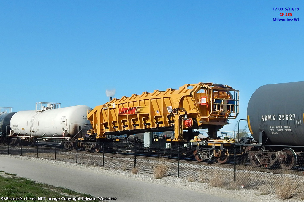 Loram material handling prototype in transit toward Chicago on CP 288