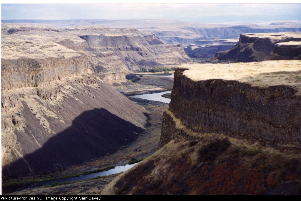 looking down the Palouse River Gorge