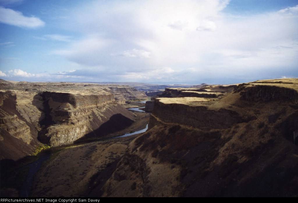 looking down the Palouse River Gorge