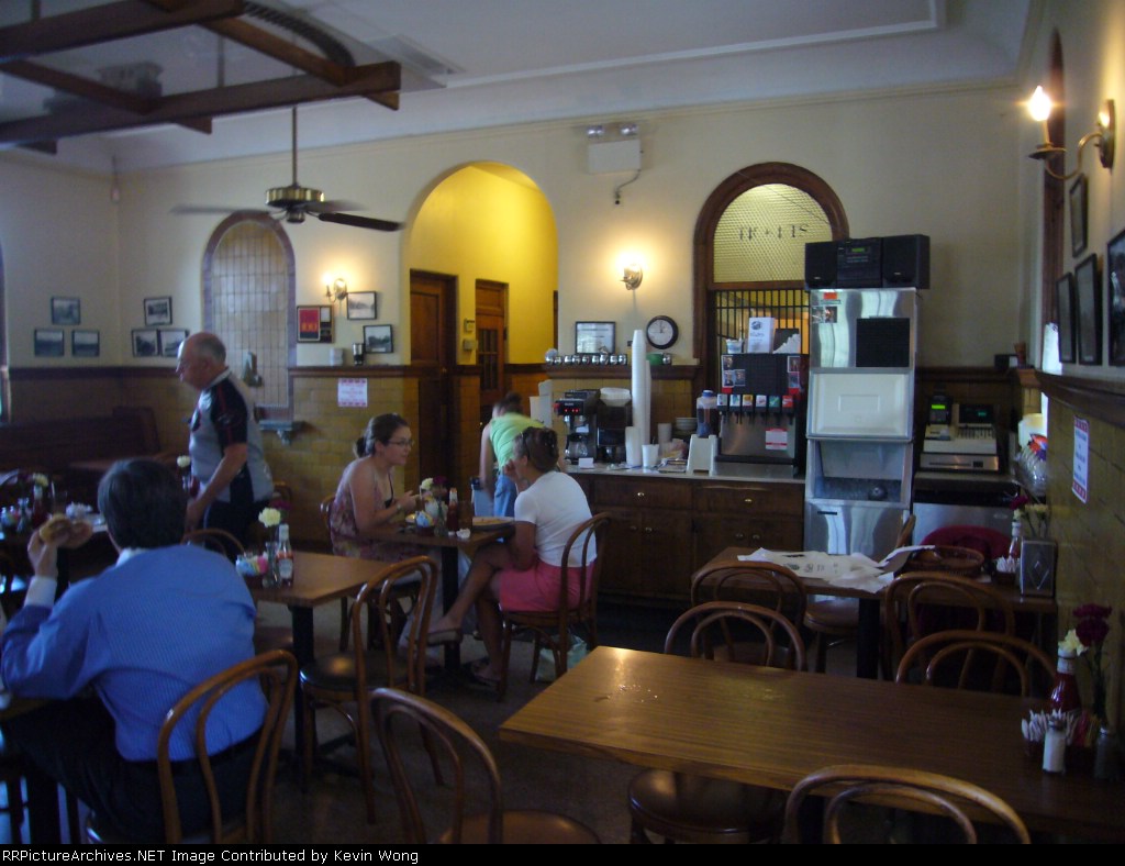 Far Hills station on NJ Transit/DLW is now a restaurant (Butler's Pantry)