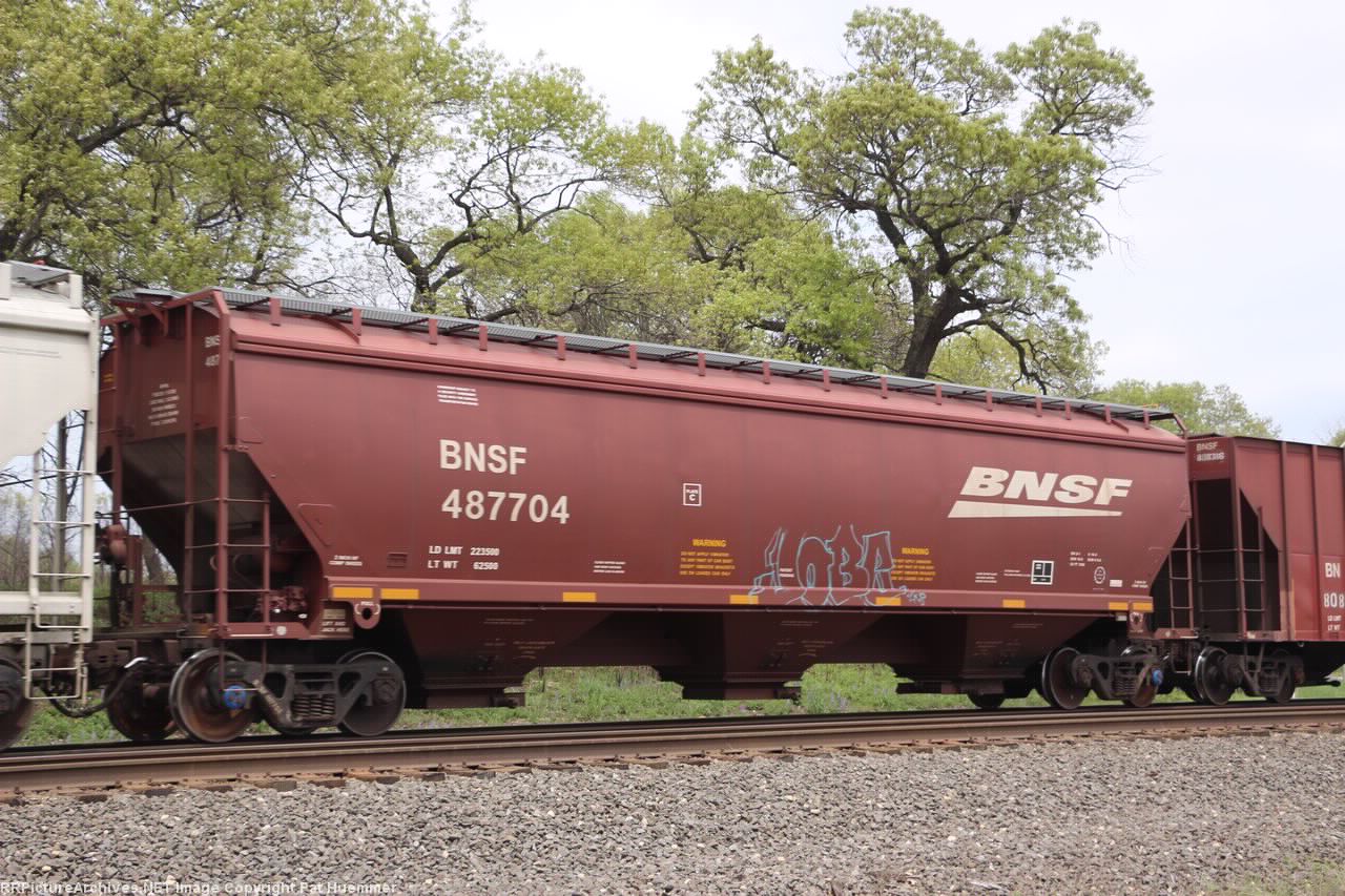 BNSF 487704