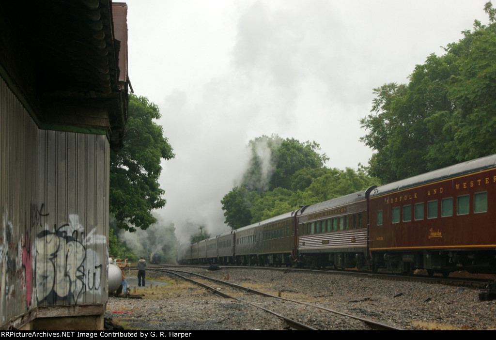 611 and train pass the Forest, VA, depot