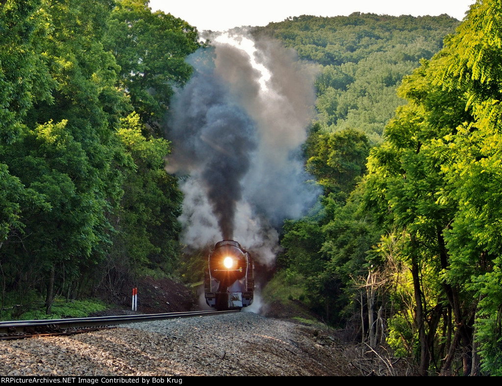 NW 611 pullng through Thoroughfare Gap westbounn