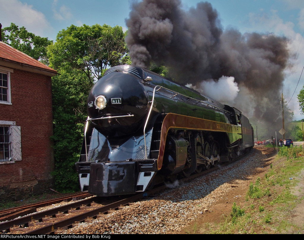 Clean lines / classic styling / lots of head end power