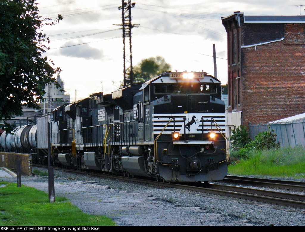 The 16N eastbound at 7:32 p.m., nearing 7th Street