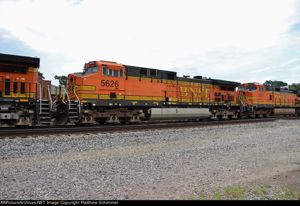 BNSF 5626