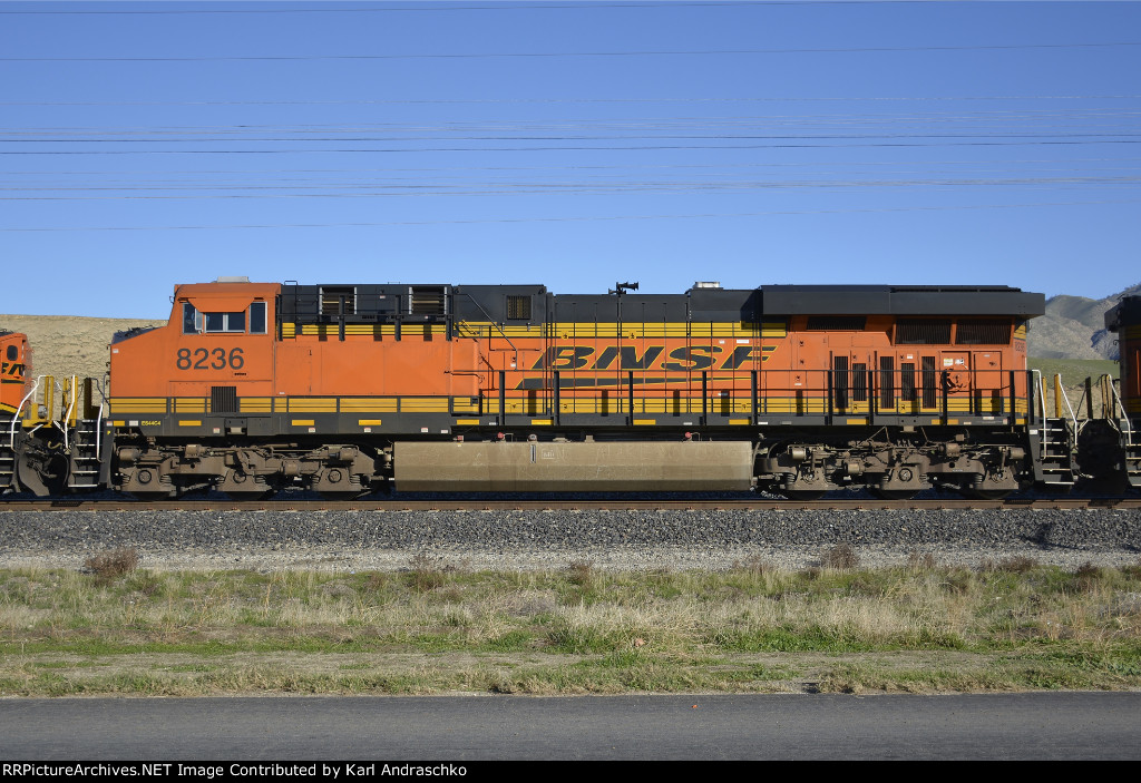 BNSF 8236
