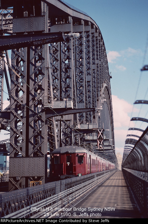 Cityrail H8 red rattler