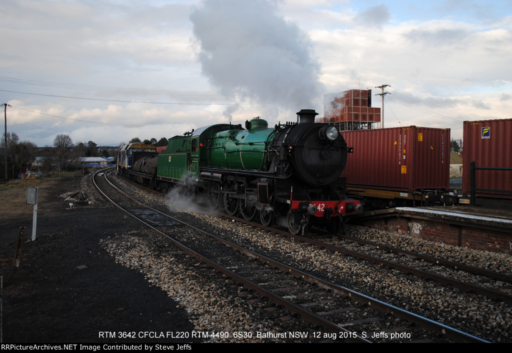 RTM 3642 arrives at Bathurst