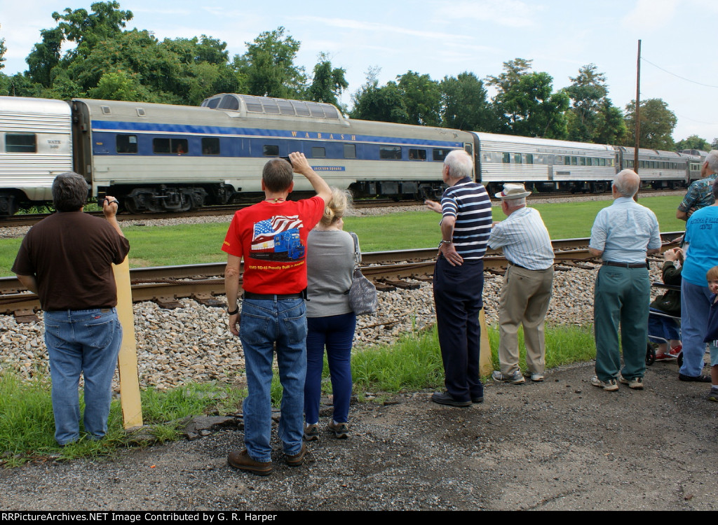 Patriotic NW 1776 shirt on the 4th of July as the NS 21st Century Steam excursion passes by