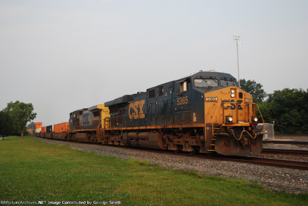 CSX 5365 is first with Eastbound intermodel traffic.