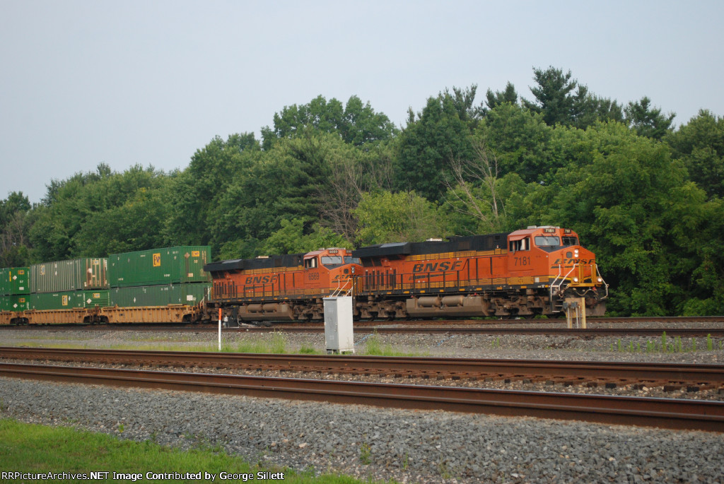 2 BNSF Pumpkins lead doublestacks east.