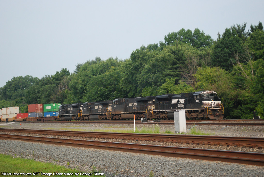 An NS fourpack leads a doublestack east.