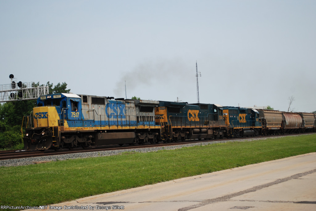 A pair of C40-8s, and GP40 take another mixer west.