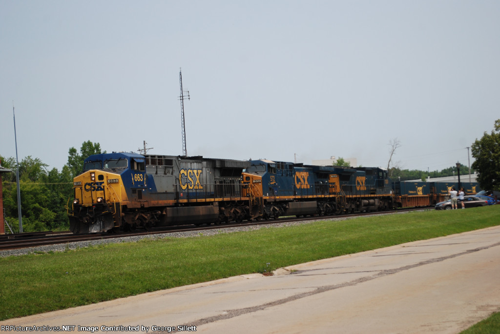 A CSX AC6000 throttles west.