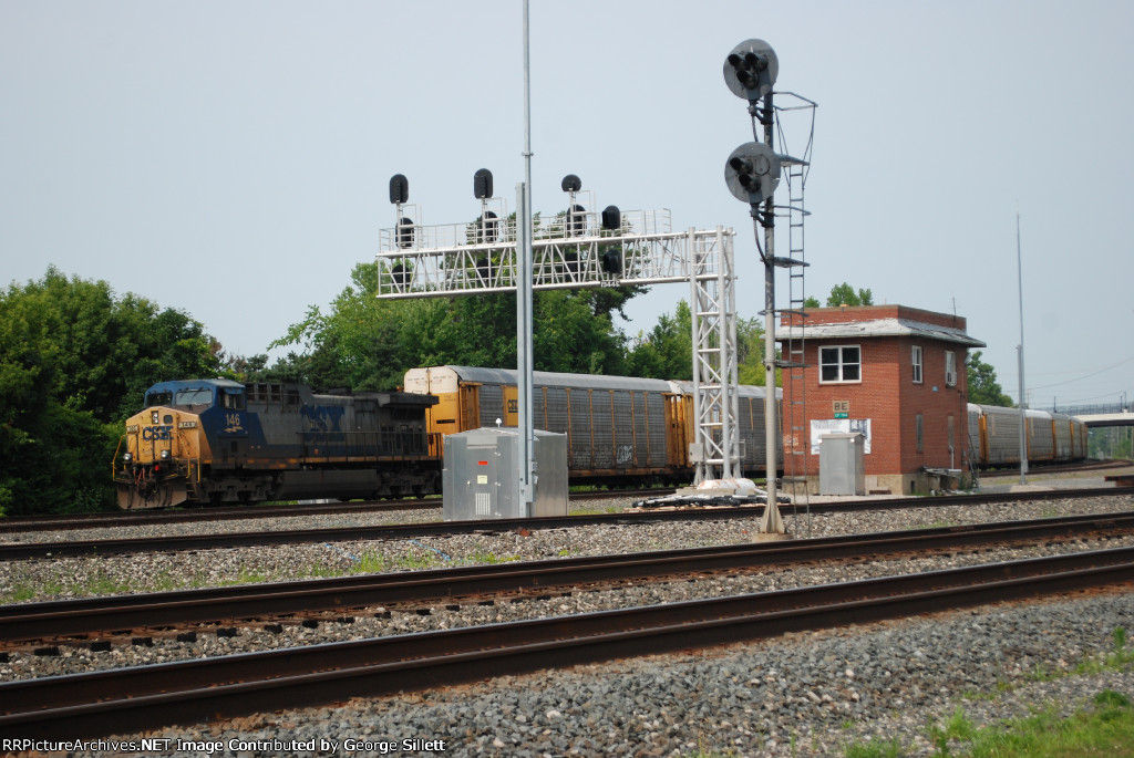 CSX heads west on NS.