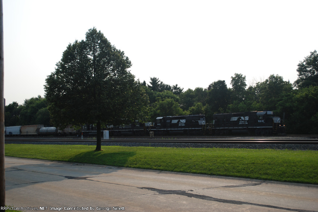 NS 364 heads into rockport.