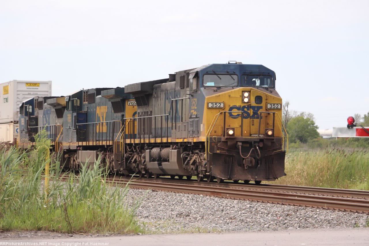 CSX 352