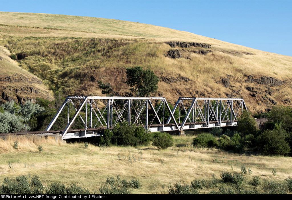 UP Pilot Rock line bridge over the Umatilla River